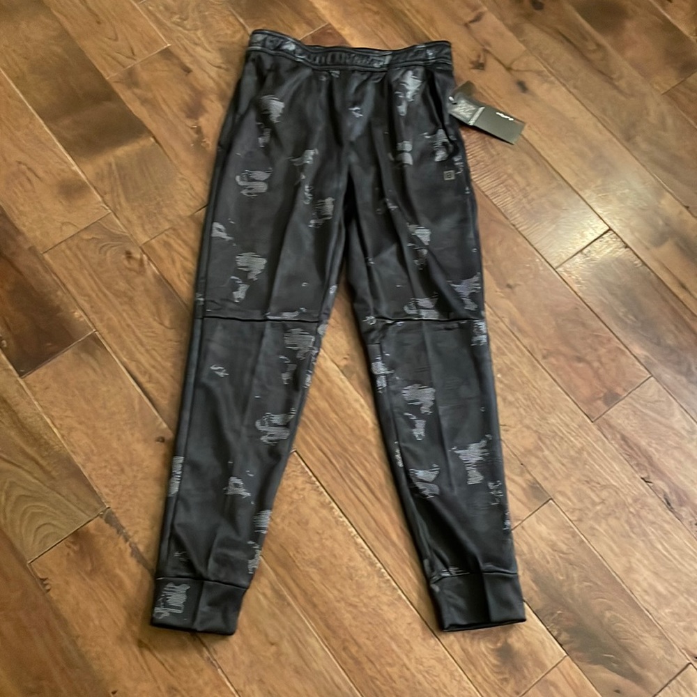 NWT Layer 8 Black Camo Joggers Small men
